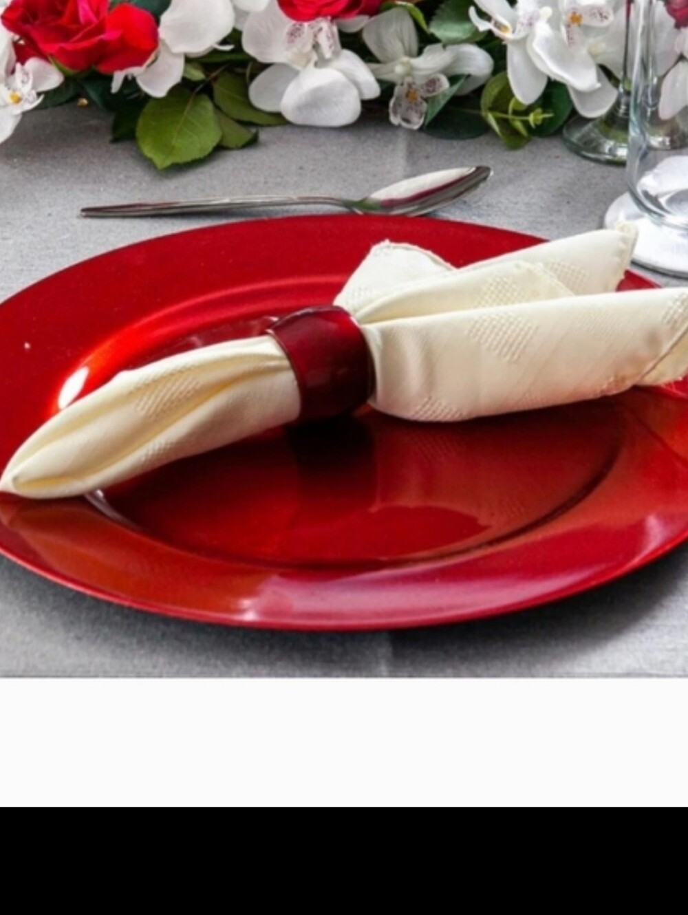 2 chargers plates red festive Holiday